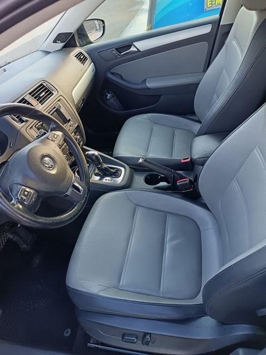 Volkswagen Jetta 2013 hibrid, 6.684 € — imagine 4