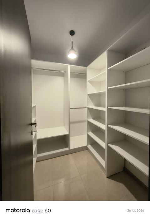Mobilă la comandă pentru Bucătări Dormitoare Living Dressing Băi Holur