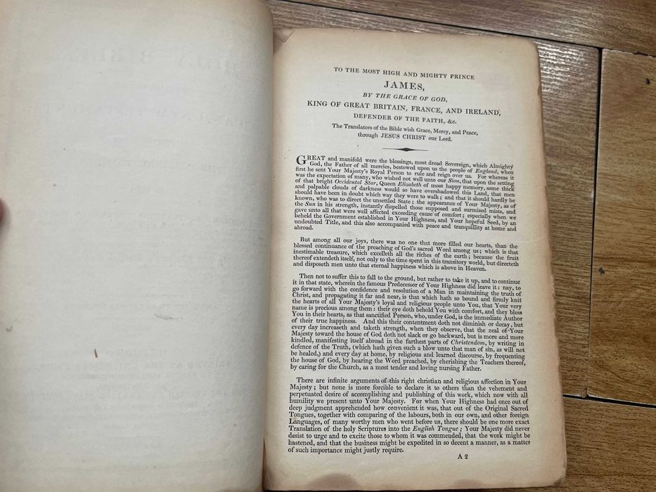 Victorian Holy Bible , Biblia veche, limba engleza, 1834 , 20x13x6 cm
