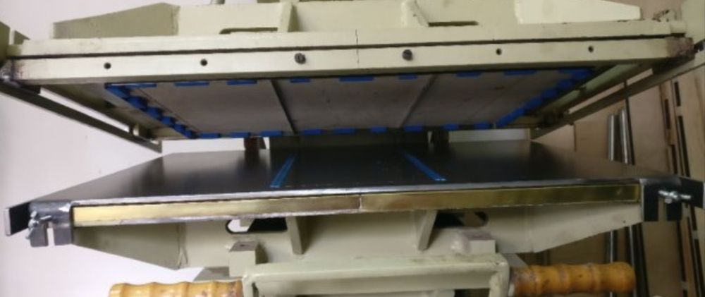 Ексцентър преса пригодена за щанцоване