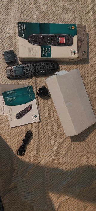 telecomandă universală logitech harmony 700