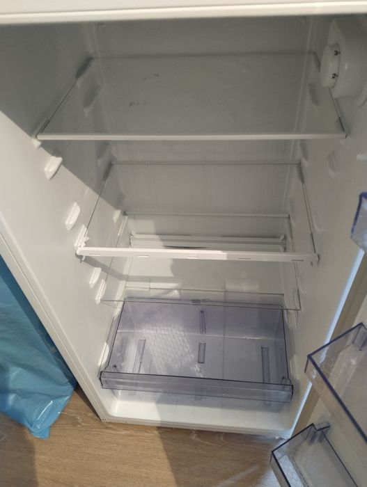 Холодильник продам бу но новый