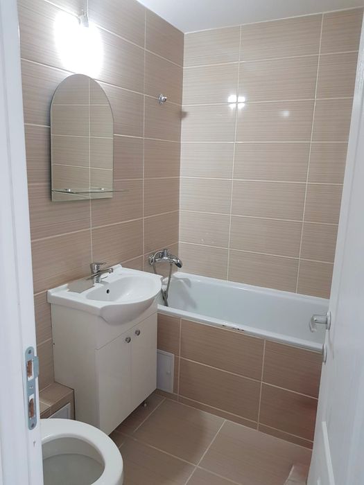 Închiriez apartament cu două camere Bdul Uverturii nr91, decomandat, mobilat, utilat,curat și luminos, bloc 1980,
