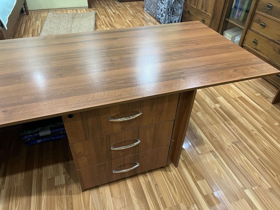 продам офисный стол