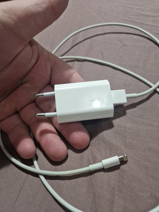 Vând incărcător iphone