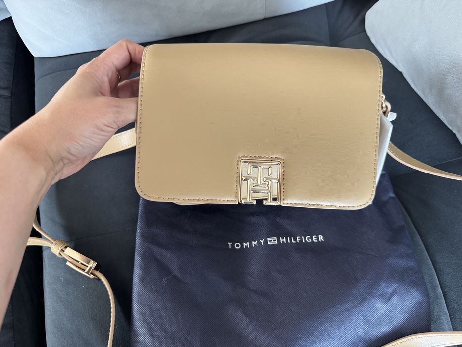 Чисто нова чанта Tommy Hilfiger