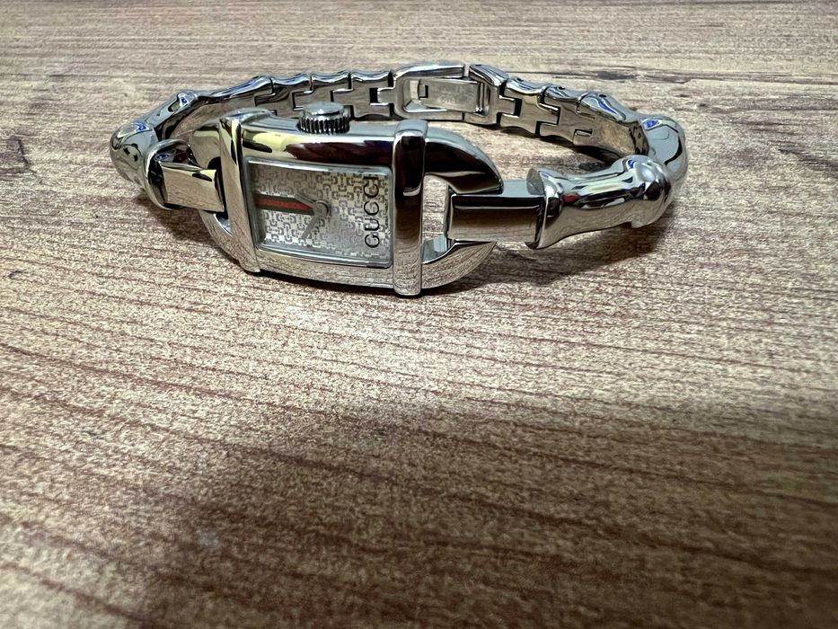 Продавам дамски часовник Gucci