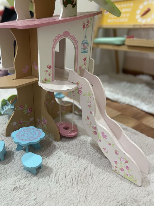 Дървена къща за момиче