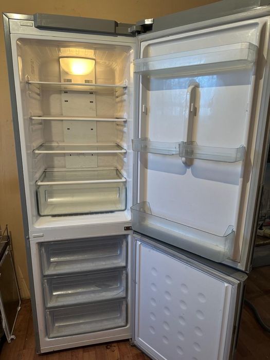 Холодильник Samsung