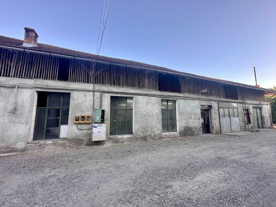 Spațiu comercial - magazie / atelier de închiriat în zona centrală a Mediașului – access auto în curte