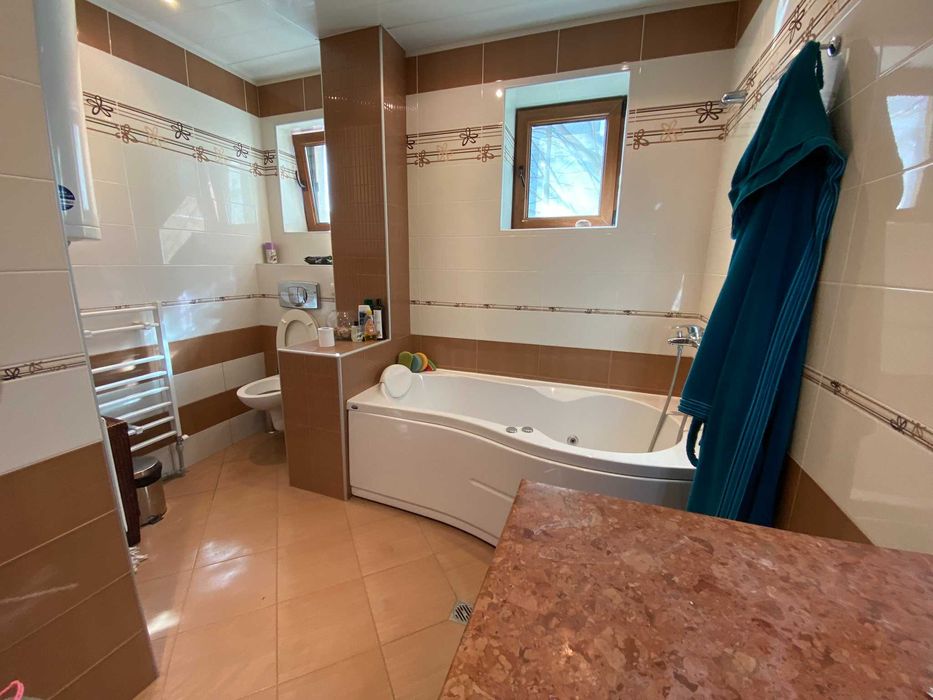 Продава се Четиристаен апартамент в Добрич, Център - 130 кв.м за 1001 €/кв.м - Снимка #11