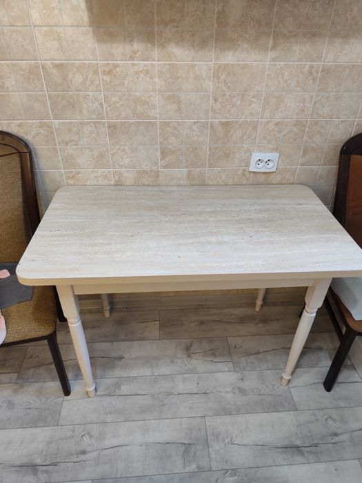 Продам кухонный стол 110/60/75.
