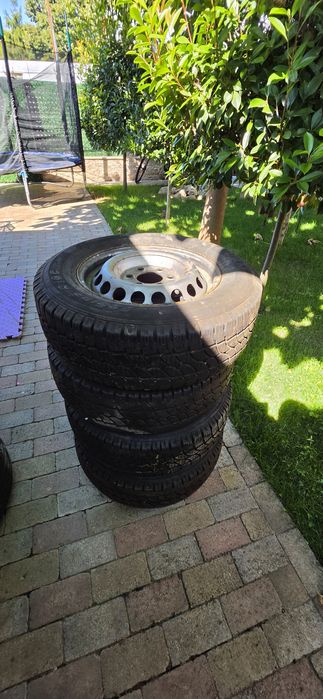 Vând jante cu cauciucuri C-uri de sprinter si transporter