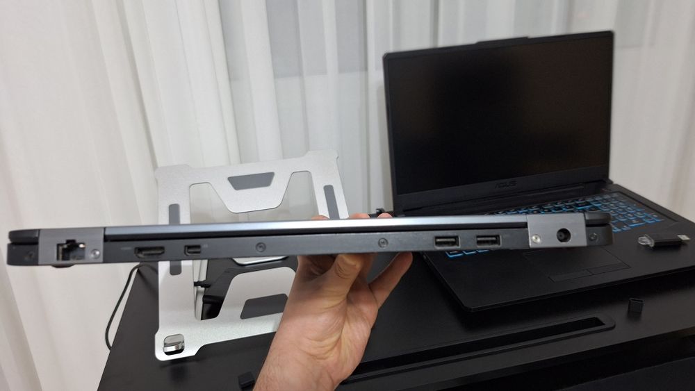 Laptop Dell E7470 16GB RAM i5-6300u 240GB SSD NFC SC taste luminate