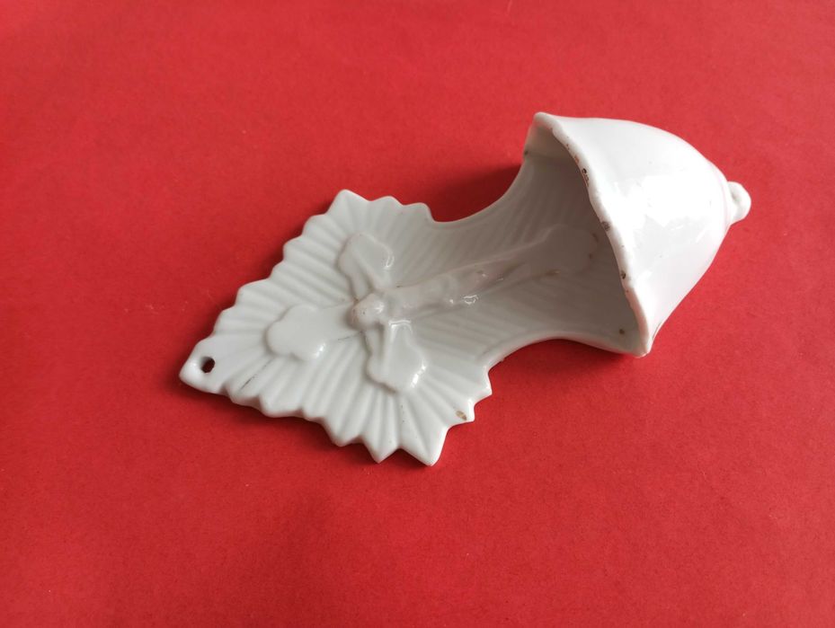 Старинен порцеланов иконостас , кандило