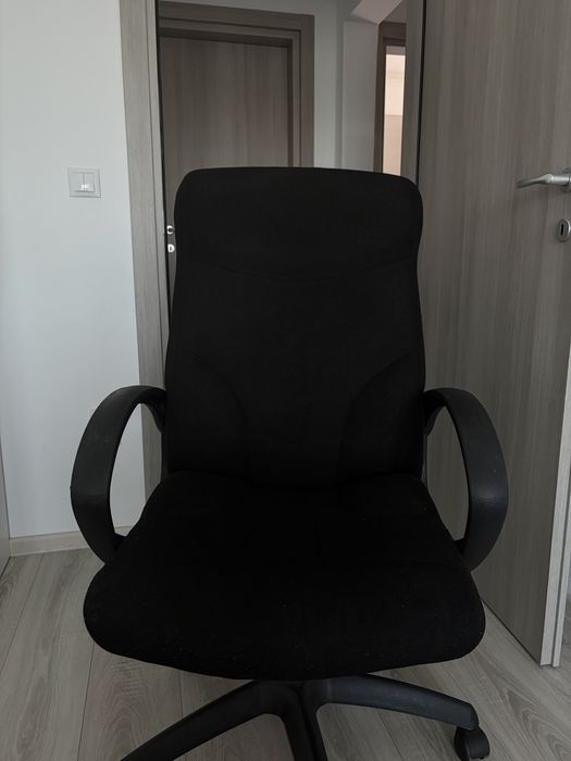 Vand scaun de birou utilizat