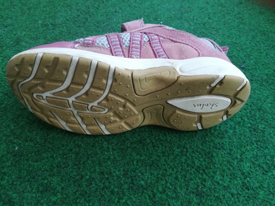 ПОДАРЯВАМ маратонки за момиче Skofus 32 номер