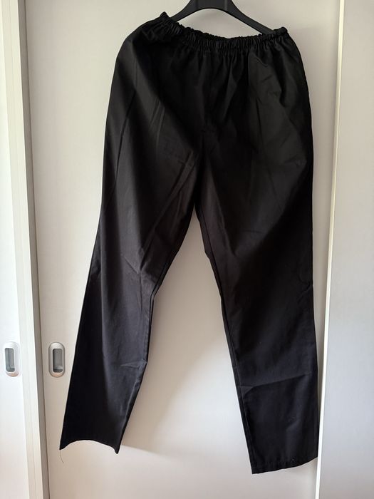 Vand costum nou pentru diferite activitati care necesita uniforma