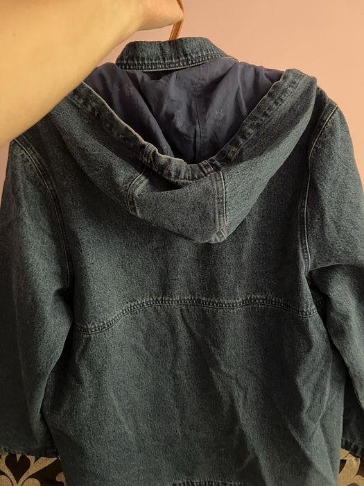 Продам джинсовую куртку женская