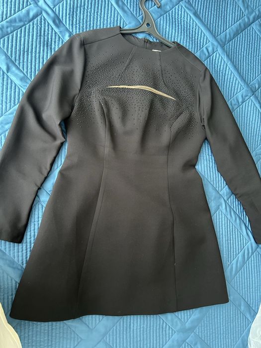 Короткое черное платье