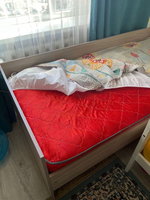Кровать 90*200 б/у с матрасом