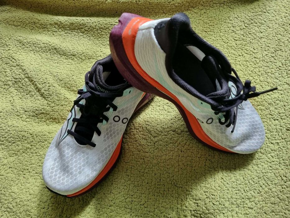 Чисто нови Saucony Endorphin Speed 5 номер 45 маратонки