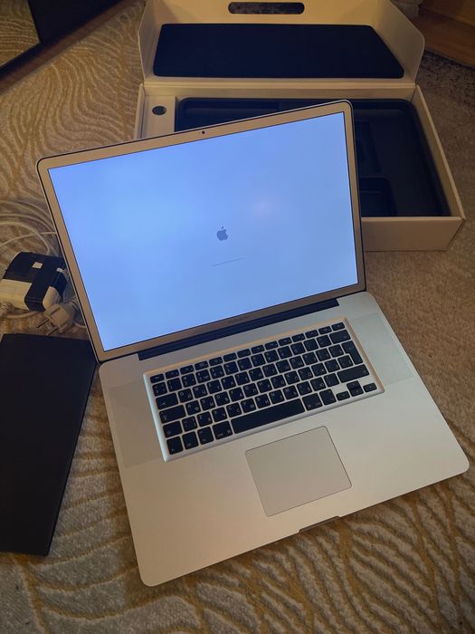 Macbook pro 17 inch Mid 2010