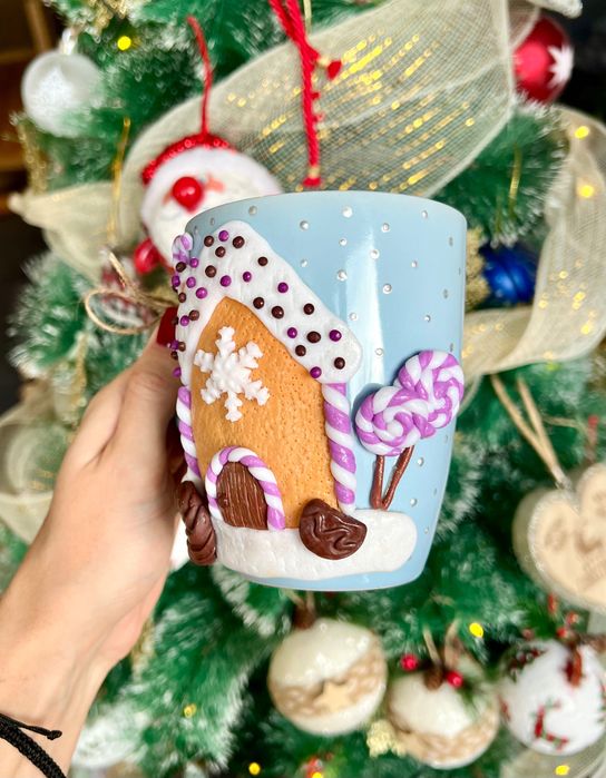 Коледна чаша "Бонбонена къща в лилаво"