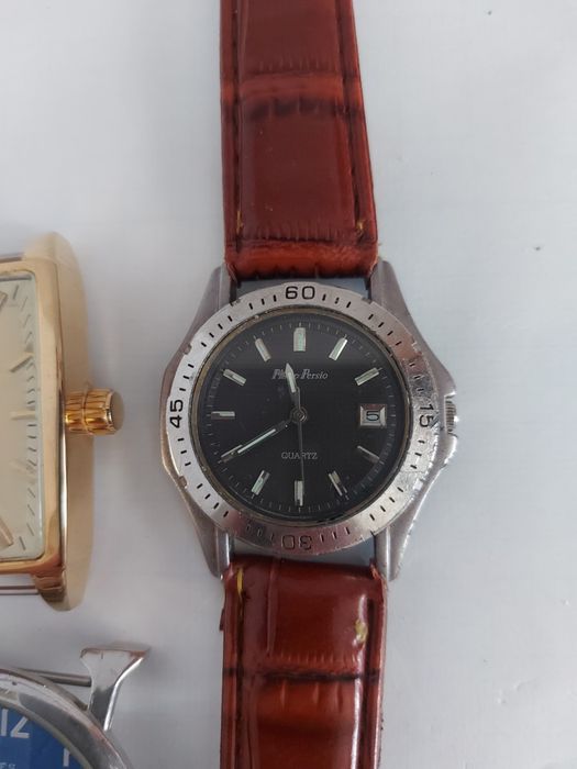 Часы наручные кварцевые.