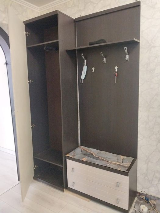 Продам прихожую б/у