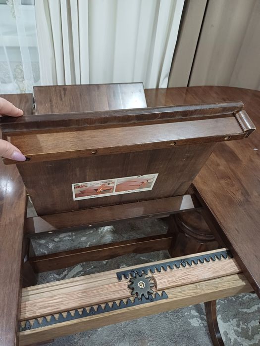 Продам стол дубовый