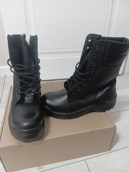 Продам мужские зимние  берцы.