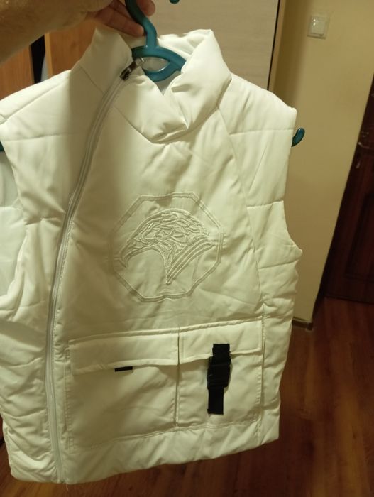 Rasmdagi kiyim sotiladi