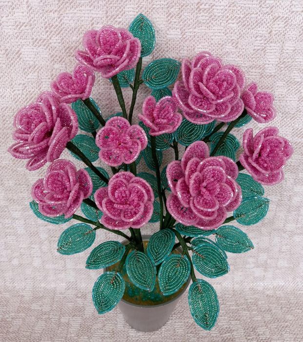 Розы из бисера .