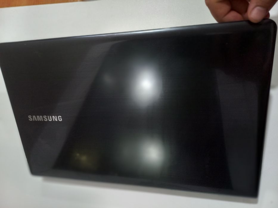 Продам ноутбук samsung np355v5x
