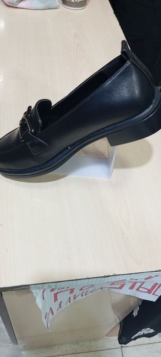 Продаеться белые Зара размер 38