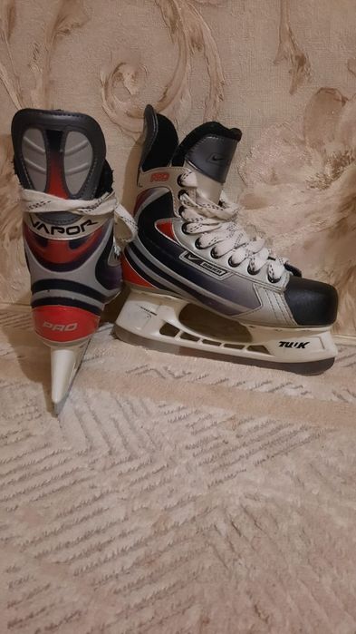 Хоккейные коньки BAUER