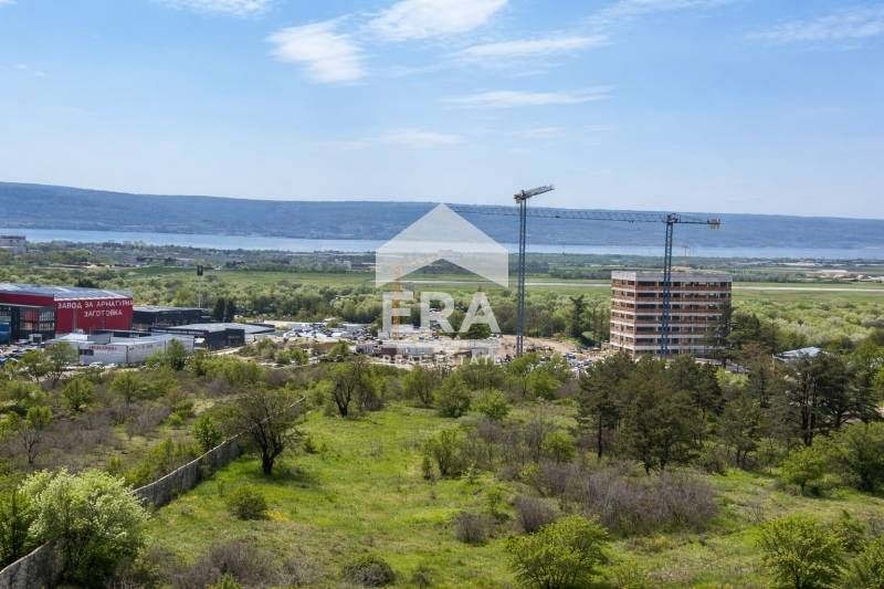Южен, двустаен апартамент, с панорама към Варненското езеро, в сграда
