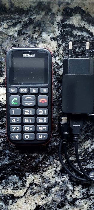 Telefon nou cu încărcător