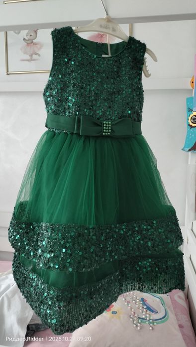 Красивое платье на девочку!