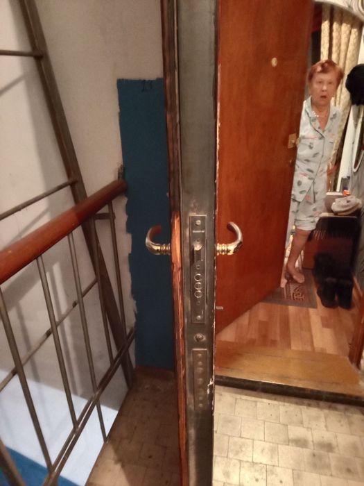 Продам дверь армированная