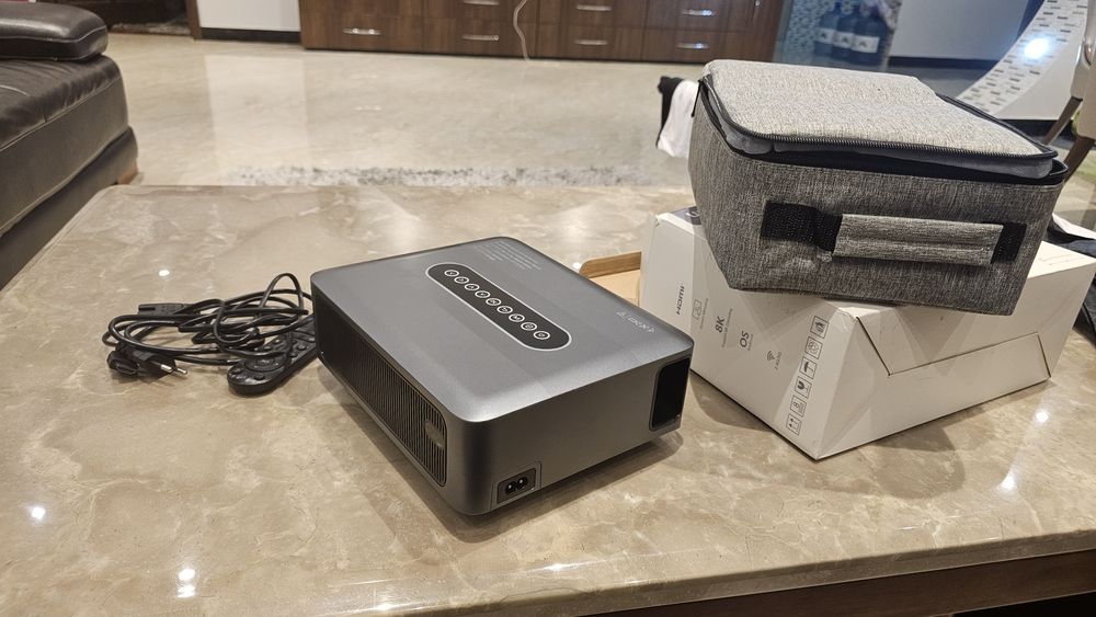 Videoproiector LED UHD / 8K – Nou (Doar testat, pachet complet la cutie)