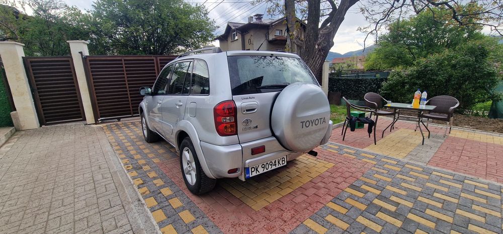 Продавам Toyota Rav 4