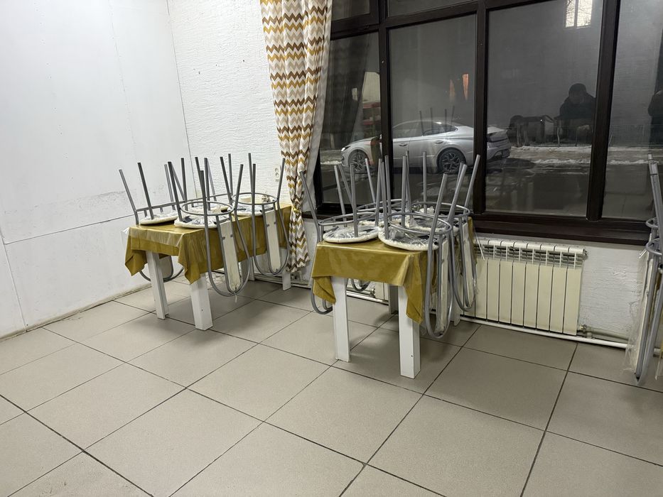 Продам стол и стулья почти новые