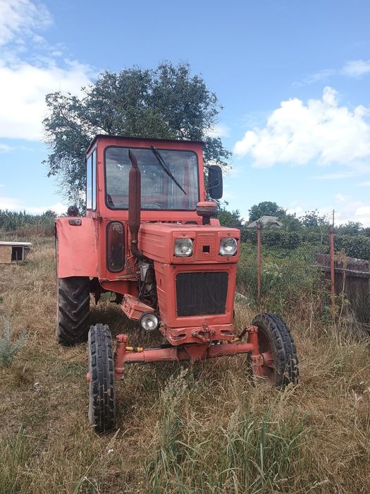Vând tractor utb 650