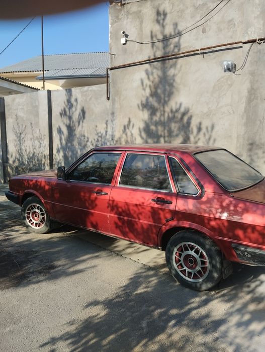 Срочно продаю автомобиль Ауди 80