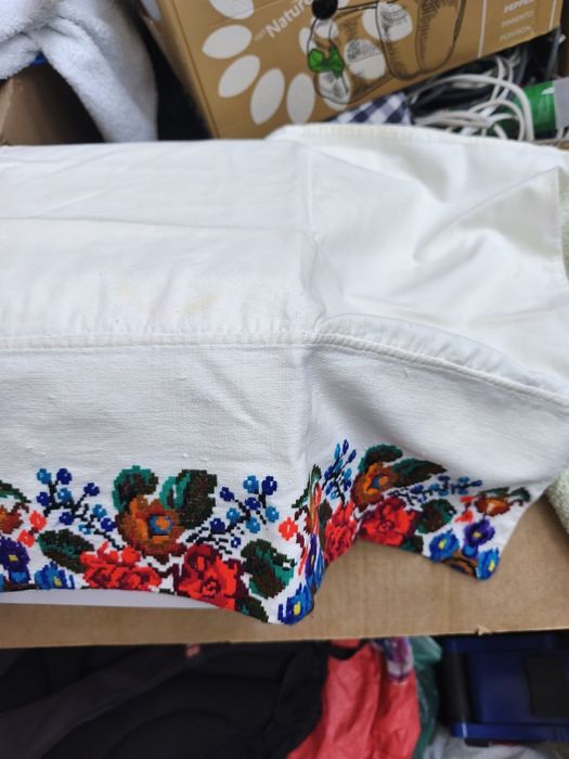 Pătură lana,fete perne brodate,transversa  tesută