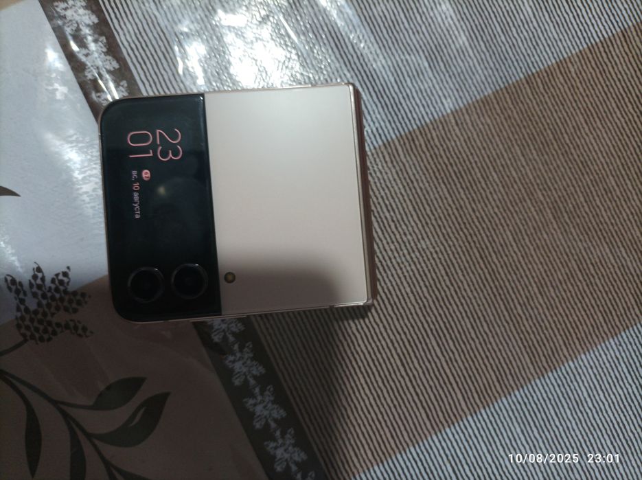Galaxy z flip 4 .kamchilik yuq