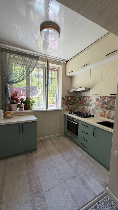 Срочно продается квартира 4х комнатная 92 кв на Юнусабад 9 кв.