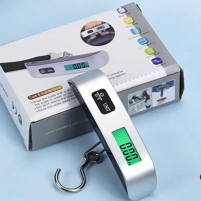 Cantar bagaje de mana piata pescuit afisaj LCD iluminat verde 1g-50kg. Functie tara dimensiune 12.5 x 2.8 x 2.8 cm dimensiune curea 22.4 cm Pret 20lei